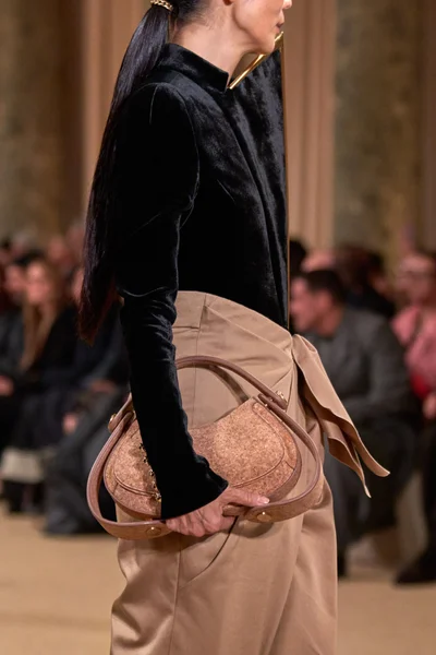 Look 54